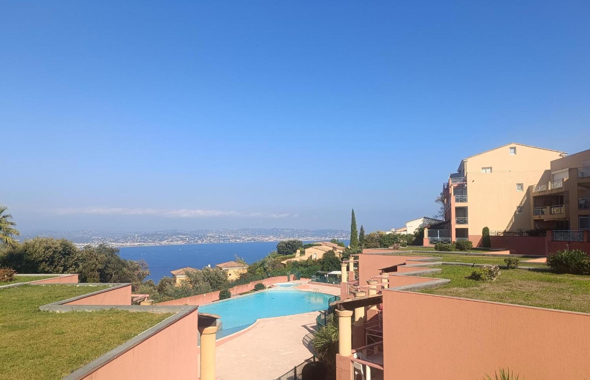 Magnifique Vue Mer Et Piscine - Les Cles De L Esterel 泰晤勒·苏尔·梅尔 外观 照片